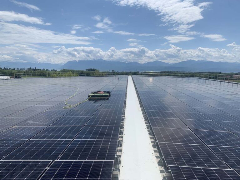 Domaine les Loveresses 2300m2 nettoyage panneaux solaires