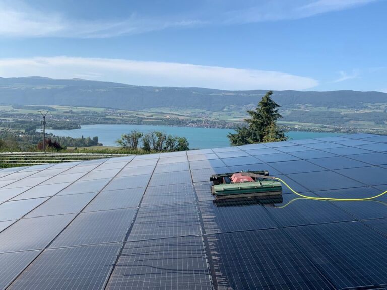 Nettoyage panneaux solaires - Poulailler Hofer - Chéseaux-Noréaz